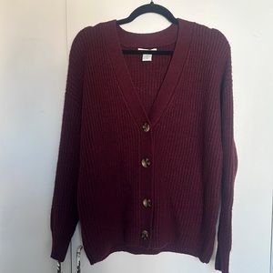 cupcakes and cashmere maroon, v-neck buttoned cardigan in size medium. NWT!